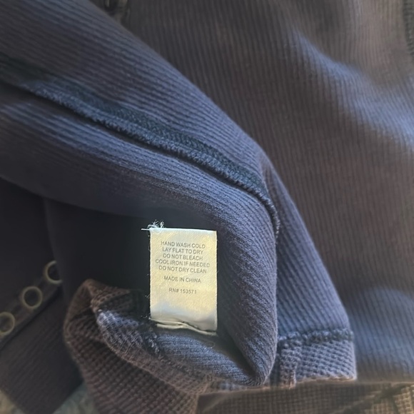 Oli & Hali Button Front Henley Top Long Sleeves Navy Womens Size Medium - Picture 11 of 15